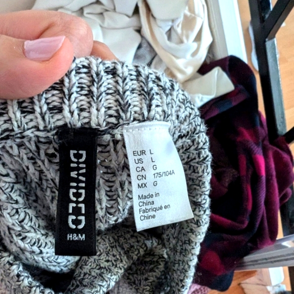 Grey sweater - Picture 2 of 2